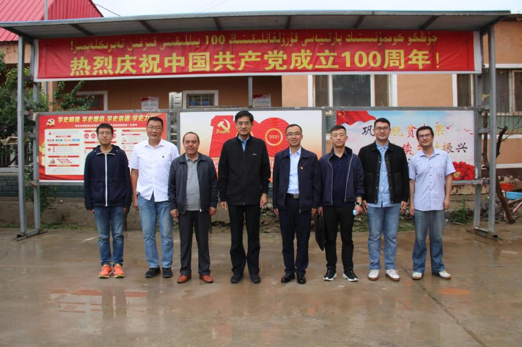 大学党委书记许咸宜在叶城县调研慰问“访惠聚”驻村工作队