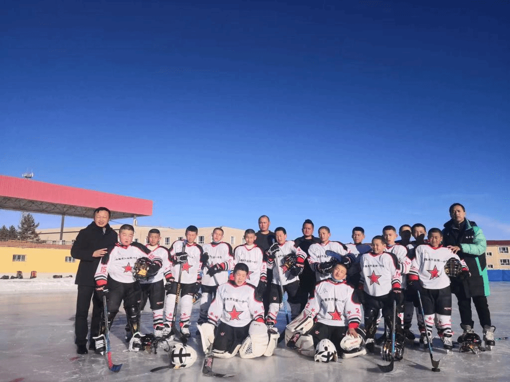 从大东北到大西北 推广快乐冰球——新疆大学体育教学研究部教师王珏瑞